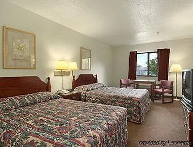 Baymont By Wyndham Hotel Metropolis
