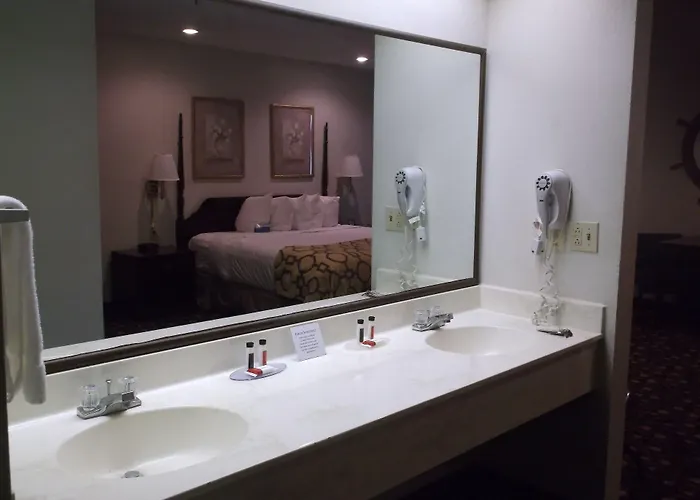 Baymont By Wyndham Hotel Metropolis